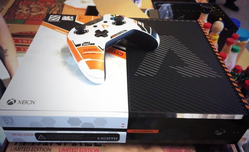 Xbox One – piękna konsola z motywem Titanfall