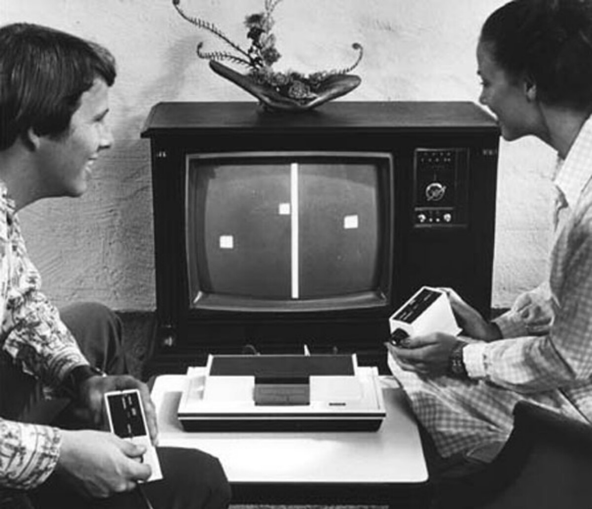 Первая консольная игра. Первая игровая консоль Magnavox Odyssey. Консоль Magnavox Odyssey 1972. Игровая приставка Magnavox 1972. Magnavox Odyssey 1972 игры.