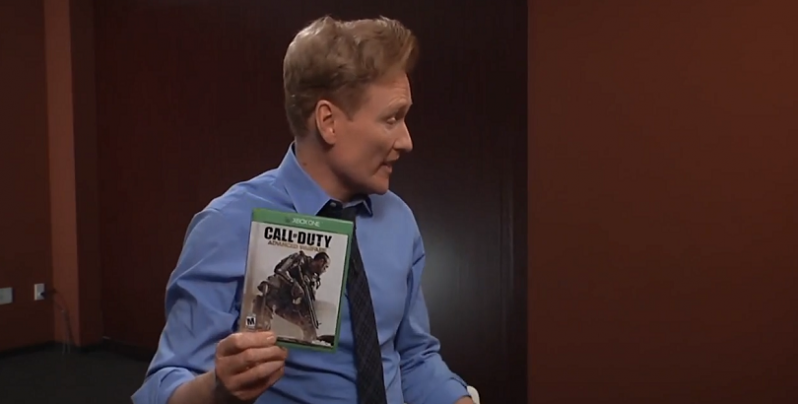 Conan O'Brien pokazuje jak bardzo nie umie grać w Call of Duty: Advanced Warfare