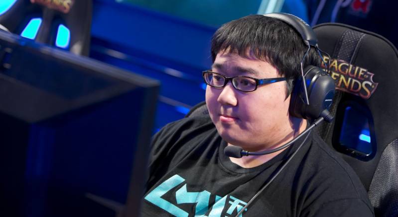 League of Legends: esportowiec zawieszony za levelowanie kont innych graczy