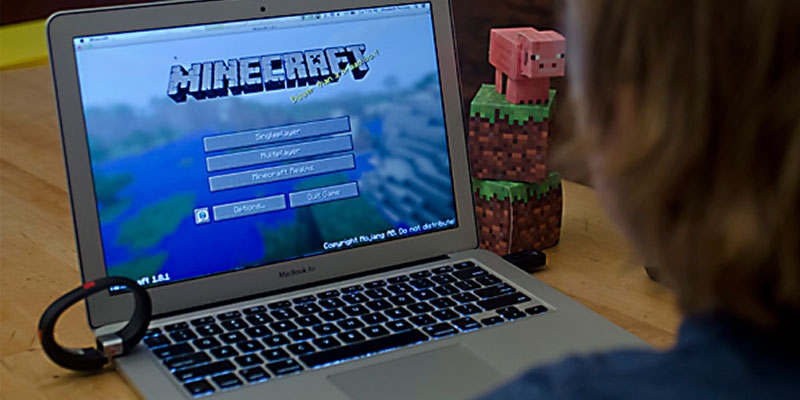 Minecraftowy YouTuber, dzieci i "niewłaściwe stosunki"