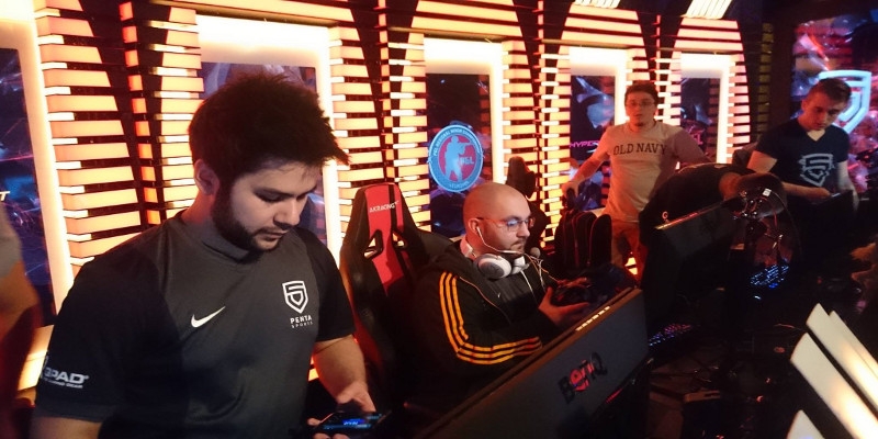 Counter-Strike: drużyna zbanowana w turnieju za poddanie meczu