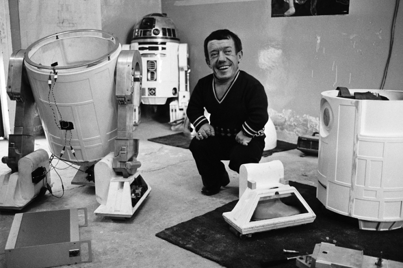 Kenny Baker, czyli niezapomniany R2-D2, nie żyje - gamedot.pl
