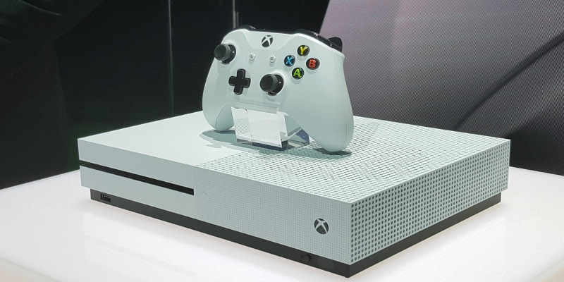 Xbox One S: ogłoszono datę premiery wersji z mniejszą pamięcią wewnętrzną