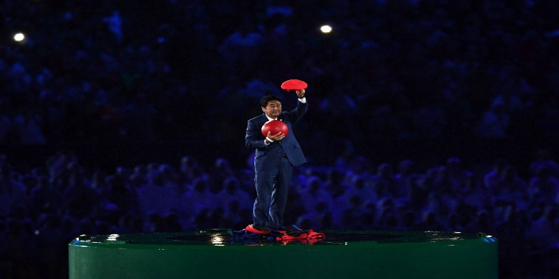 Premier Japonii wystąpił przed publicznością w przebraniu Mario