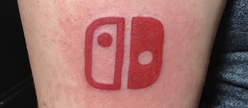 Maniak Nintendo wytatuował sobie logo Switcha - jest pierwszy na świecie