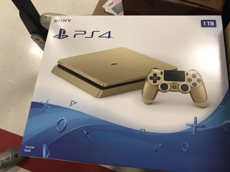 PlayStation 4 Slim otrzyma złotą wersję?