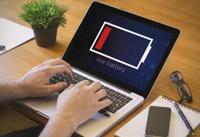 Jak przedłużyć żywotność baterii w laptopie?